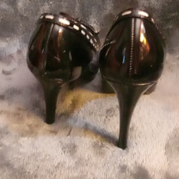 Heels - Picture 2 of 3